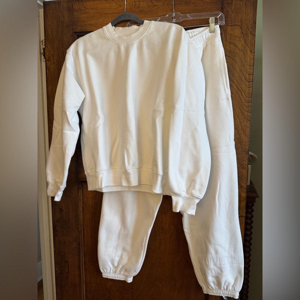 Aritzia Women's White Sweatshirt and Joggers Set